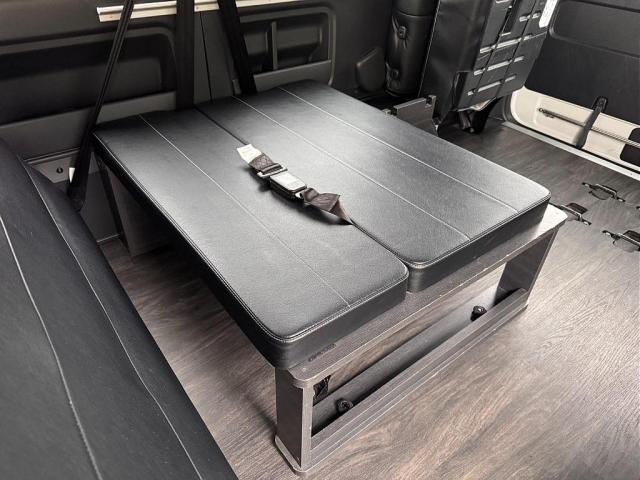 ハイエースワゴン ＧＬ　厳選中古車　内装架装Ｖｅｒ．２　ＬＥＤヘッドランプ　パワスラ　バックモニター付き自動防眩ミラー　スマートエントリー＆プッシュスタート　寒冷地仕様　スポイラー　タイヤ　ホイル　ＬＥＤテール　ナビ　ＥＴＣ（7枚目）