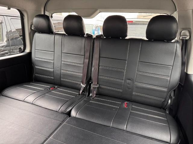 ハイエースワゴン ＧＬ　厳選中古車　内装架装Ｖｅｒ．２　ＬＥＤヘッドランプ　パワスラ　バックモニター付き自動防眩ミラー　スマートエントリー＆プッシュスタート　寒冷地仕様　スポイラー　タイヤ　ホイル　ＬＥＤテール　ナビ　ＥＴＣ（10枚目）