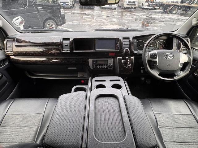 ハイエースワゴン ＧＬ　厳選中古車　内装架装Ｖｅｒ．２　ＬＥＤヘッドランプ　パワスラ　バックモニター付き自動防眩ミラー　スマートエントリー＆プッシュスタート　寒冷地仕様　スポイラー　タイヤ　ホイル　ＬＥＤテール　ナビ　ＥＴＣ（20枚目）