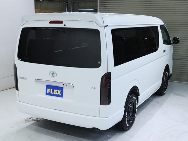ハイエースワゴン ＧＬ　厳選中古車　内装架装Ｖｅｒ．２　ＬＥＤヘッドランプ　パワスラ　バックモニター付き自動防眩ミラー　スマートエントリー＆プッシュスタート　寒冷地仕様　スポイラー　タイヤ　ホイル　ＬＥＤテール　ナビ　ＥＴＣ（68枚目）