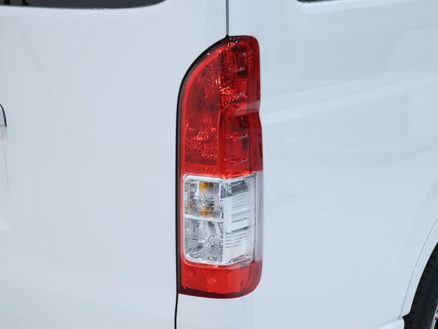 ハイエースバン ＳロングワイドＤＸ　ＧＬパッケージ　フローリング施工　トリムレザー　フロントスポイラー　オーバーフェンダー　Ｄｅｌｆ０６　アルミホイール　ナスカータイヤ　クラシックキャメルシートカバー　Ｔｙｐｅ２ベッドキットＢＩＧ－Ｘフローティングナビ（45枚目）