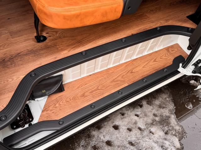 ハイエースバン ＳロングワイドＤＸ　ＧＬパッケージ　フローリング施工　トリムレザー　フロントスポイラー　オーバーフェンダー　Ｄｅｌｆ０６　アルミホイール　ナスカータイヤ　クラシックキャメルシートカバー　Ｔｙｐｅ２ベッドキットＢＩＧ－Ｘフローティングナビ（52枚目）