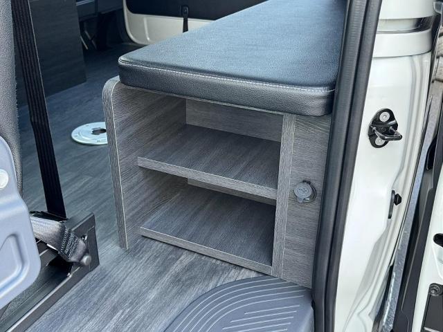 ハイエースワゴン ＧＬ　内装架装ｎｅｃｒｏｓｓ　Ｔ－Ｆｏｒｃｅスポイラー　オーバーフェンダー　アルミホイール　ＬＥＤテールランプ　オープンカントリー　ＴＲＤマッドフラップ　シートカバー　ＢＩＧ－Ｘメカレスモデル　ＥＴＣ（12枚目）