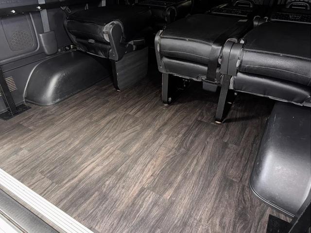 ハイエースワゴン グランドキャビン　Ｔ－Ｆｏｒｃｅスポイラー　オーバーフェンダー　ＸＲ－６　アルミホイール　オープンカントリー　フロントスタビライザー　リアスタビライザー　社外リーフスプリング　ショックアブソーバー　ＢＩＧ－Ｘナビ（6枚目）