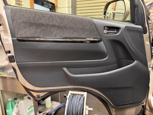 ハイエースワゴン グランドキャビン　Ｔ－Ｆｏｒｃｅスポイラー　オーバーフェンダー　ＸＲ－６　アルミホイール　オープンカントリー　フロントスタビライザー　リアスタビライザー　社外リーフスプリング　ショックアブソーバー　ＢＩＧ－Ｘナビ（50枚目）