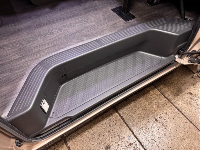 ハイエースワゴン グランドキャビン　Ｔ－Ｆｏｒｃｅスポイラー　オーバーフェンダー　ＸＲ－６　アルミホイール　オープンカントリー　フロントスタビライザー　リアスタビライザー　社外リーフスプリング　ショックアブソーバー　ＢＩＧ－Ｘナビ（52枚目）