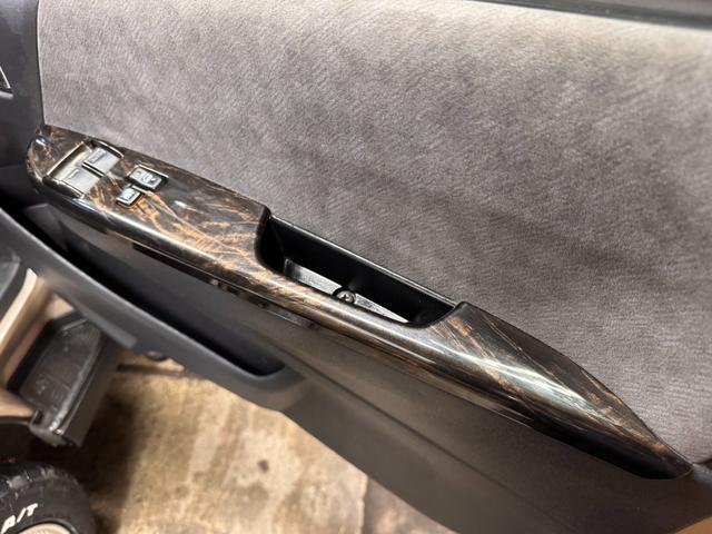 ハイエースワゴン グランドキャビン　Ｔ－Ｆｏｒｃｅスポイラー　オーバーフェンダー　ＸＲ－６　アルミホイール　オープンカントリー　フロントスタビライザー　リアスタビライザー　社外リーフスプリング　ショックアブソーバー　ＢＩＧ－Ｘナビ（54枚目）