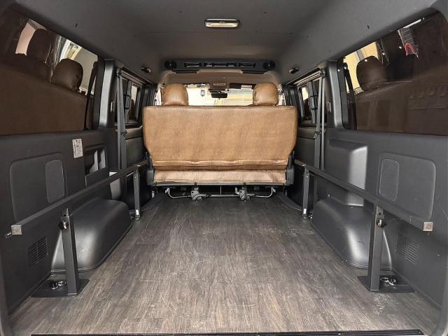 ハイエースバン スーパーＧＬ　ダークプライムＩＩ　デジタルインナーミラー　インテリジェントクリアランスソナー　ＰＶＭ　ＡＣ１００Ｖ　寒冷地仕様　パワスラ　４１５コブラエアロ　ナビ　ＥＴＣ　床張り　ベットキット　１．５ｉｎローダウン　テールランプ（4枚目）