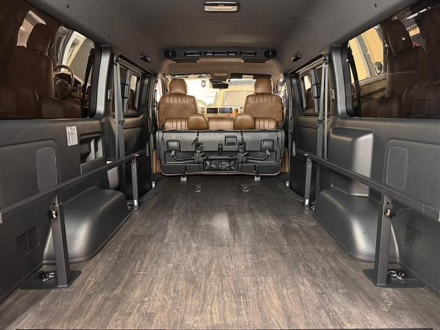 ハイエースバン スーパーＧＬ　ダークプライムＩＩ　デジタルインナーミラー　インテリジェントクリアランスソナー　ＰＶＭ　ＡＣ１００Ｖ　寒冷地仕様　パワスラ　４１５コブラエアロ　ナビ　ＥＴＣ　床張り　ベットキット　１．５ｉｎローダウン　テールランプ（5枚目）