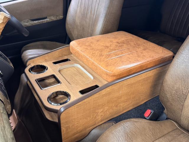 ハイエースバン スーパーＧＬ　ダークプライムＩＩ　デジタルインナーミラー　インテリジェントクリアランスソナー　ＰＶＭ　ＡＣ１００Ｖ　寒冷地仕様　パワスラ　４１５コブラエアロ　ナビ　ＥＴＣ　床張り　ベットキット　１．５ｉｎローダウン　テールランプ（33枚目）