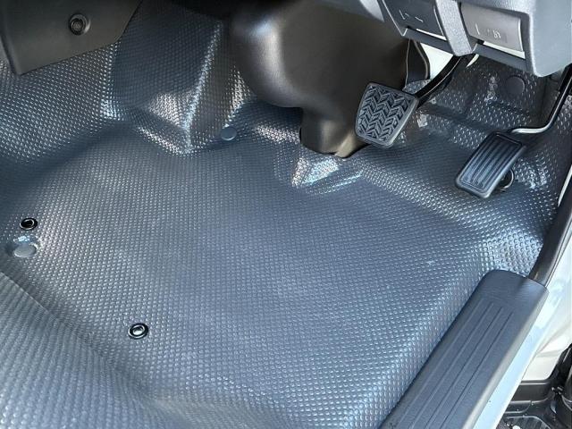 ハイエースバン ＳロングワイドＤＸ　ＧＬパッケージ　デジタルインナーミラー　インテリジェントクリアランスソナー　パノラミックビューモニター　寒冷地仕様　床張　フロントスポイラー　オーバーフェンダー　ホイル　タイヤ　ＢＩＧ－ＤＡ　ＥＴＣ　各所ブラック塗装（16枚目）