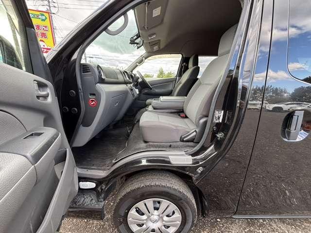 NV350キャラバンバン スーパーロングワイドDXターボ クロムギアパッケージ 4ドアバン2.5DT DX SロングワイドHR 4WD(37枚目)