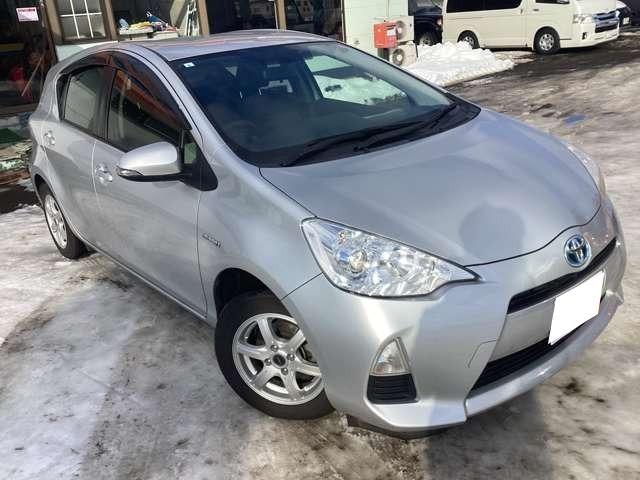 アクア S 4WD バックカメラ ハイブリッド マフラー加速適用車(4枚目)