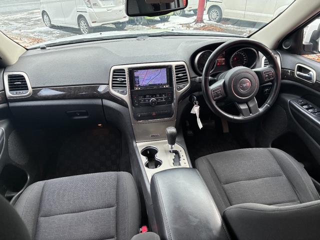 ジープ・グランドチェロキー ラレード　４ＷＤ　ナビＴＶ　リアモニター　サイドステップ（6枚目）