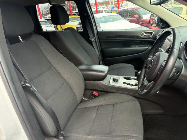 ジープ・グランドチェロキー ラレード　４ＷＤ　ナビＴＶ　リアモニター　サイドステップ（7枚目）