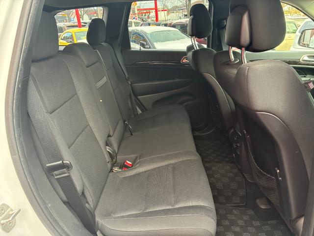 ジープ・グランドチェロキー ラレード　４ＷＤ　ナビＴＶ　リアモニター　サイドステップ（8枚目）