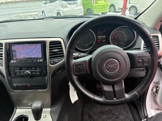 ジープ・グランドチェロキー ラレード　４ＷＤ　ナビＴＶ　リアモニター　サイドステップ（10枚目）