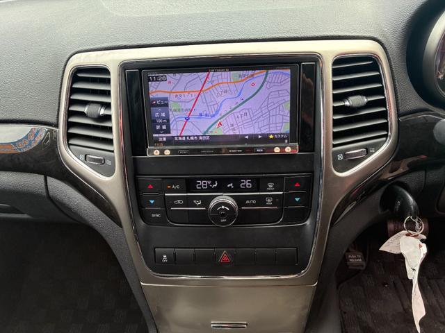 ジープ・グランドチェロキー ラレード　４ＷＤ　ナビＴＶ　リアモニター　サイドステップ（11枚目）