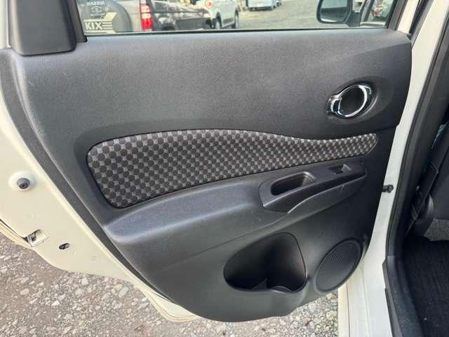 ノート ライダー　４ＷＤ　寒冷地仕様　純正エアロ　クルーズコントロール　キーレスエントリー（19枚目）