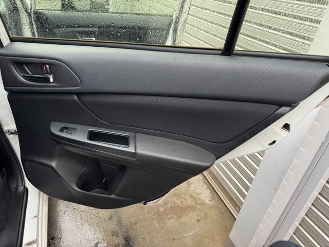 インプレッサスポーツ ２．０ｉアイサイト　４ＷＤ　夏冬タイヤ　ナビ　ＴＶ　Ｂカメラ　Ｅｇスターター（24枚目）