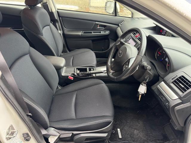 インプレッサスポーツ ２．０ｉアイサイト　４ＷＤ　夏冬タイヤ　ナビ　ＴＶ　Ｂカメラ　Ｅｇスターター（26枚目）