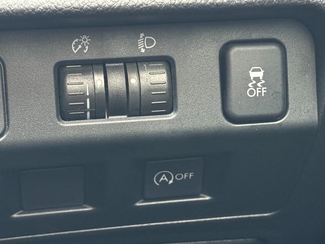 インプレッサスポーツ ２．０ｉアイサイト　４ＷＤ　夏冬タイヤ　ナビ　ＴＶ　Ｂカメラ　Ｅｇスターター（33枚目）