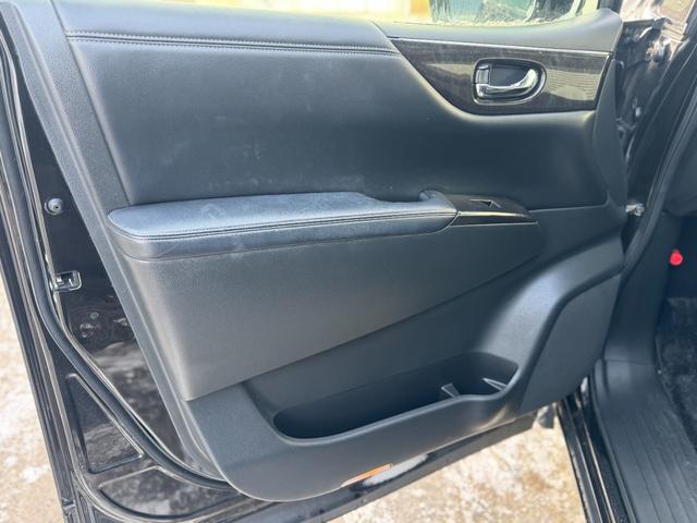 エルグランド ライダー　黒本革シート　サンルーフ　両側Ｐスライド　パワーバックドア（22枚目）