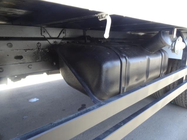 コンドル ４トン　４段クレーン　ラジコン　ロングジャッキ　セルフ　ベッド　ＤＰＦ無しマフラー　荷台内寸長さ５４９センチ　幅２１４センチ　積載２３５０ｋ（19枚目）