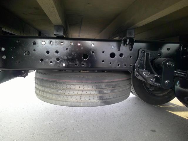 エルフトラック 3トン 4WD ワイド超ロング 平ボディ アルミあおり 荷台内寸長さ500センチ 幅207センチ 積載3000k(14枚目)