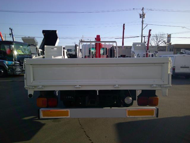 ヒノレンジャー ４トン　４段クレーン　ラジコン　ベッド　積載２７００ｋ　荷台内寸長さ５５０センチ　幅２１２センチ（6枚目）