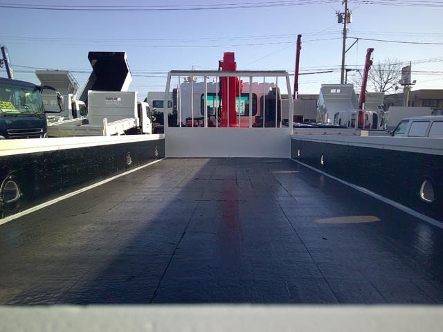 ヒノレンジャー ４トン　４段クレーン　ラジコン　ベッド　積載２７００ｋ　荷台内寸長さ５５０センチ　幅２１２センチ（8枚目）