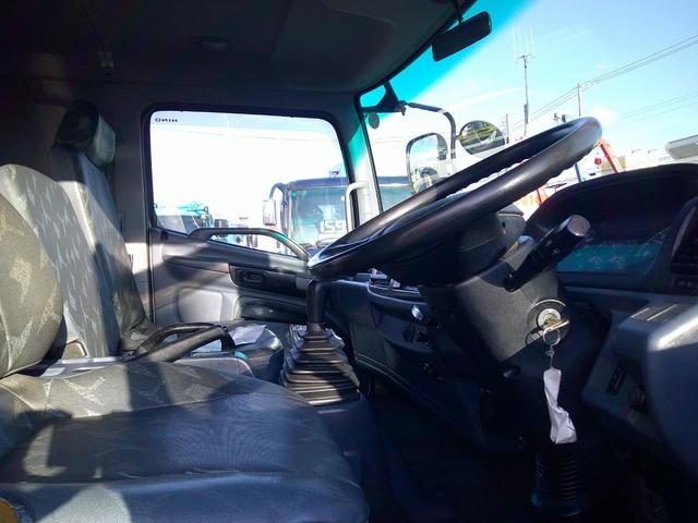 ヒノレンジャー ４トン　４段クレーン　ラジコン　ベッド　積載２７００ｋ　荷台内寸長さ５５０センチ　幅２１２センチ（11枚目）