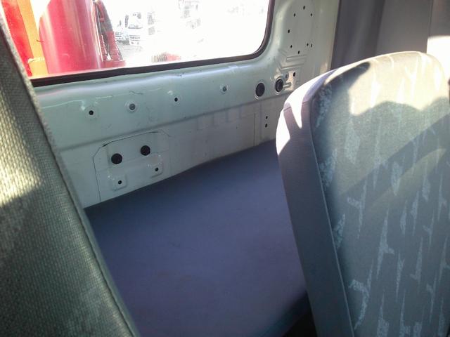 ヒノレンジャー ４トン　４段クレーン　ラジコン　ベッド　積載２７００ｋ　荷台内寸長さ５５０センチ　幅２１２センチ（12枚目）