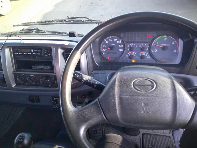 ヒノレンジャー ４トン　４段クレーン　ラジコン　ベッド　積載２７００ｋ　荷台内寸長さ５５０センチ　幅２１２センチ（13枚目）