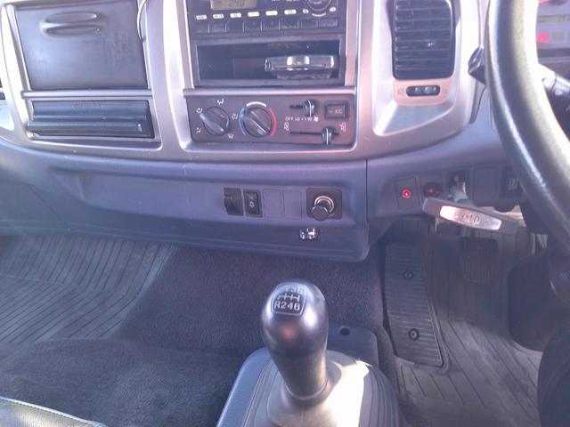 ヒノレンジャー ４トン　４段クレーン　ラジコン　ベッド　積載２７００ｋ　荷台内寸長さ５５０センチ　幅２１２センチ（14枚目）