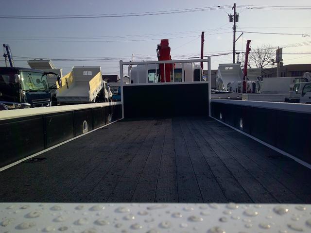 フォワード 4トン ロング 4段クレーン ユニック ラジコン 荷台内寸長さ540センチ 幅211センチ 積載2450k(9枚目)