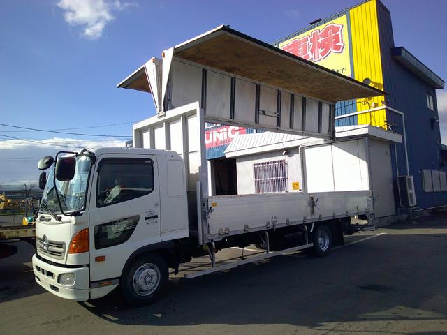 ヒノレンジャー ４トン　ワイド超ロング　アルミウイング　格納パワーゲート　ベッド　荷台内寸長さ６２０センチ　幅２４０センチ　高さ２３０センチ　積載２５５０ｋ　ゲートリモコン　バックカメラ（4枚目）