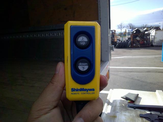 ヒノレンジャー ４トン　ワイド超ロング　アルミウイング　格納パワーゲート　ベッド　荷台内寸長さ６２０センチ　幅２４０センチ　高さ２３０センチ　積載２５５０ｋ　ゲートリモコン　バックカメラ（14枚目）