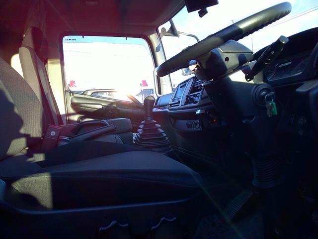 ヒノレンジャー ４トン　４ＷＤ　４段クレーン　ラジコン　ベッド　荷台内寸長さ５００センチ　幅２１４センチ（13枚目）