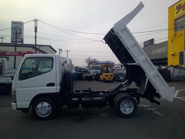 キャンター ２トン　４ＷＤ　低床　ダンプ　３方開　４ナンバー　積載２０００ｋ（4枚目）