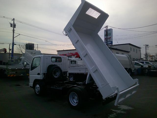 キャンター ２トン　４ＷＤ　低床　ダンプ　３方開　４ナンバー　積載２０００ｋ（5枚目）