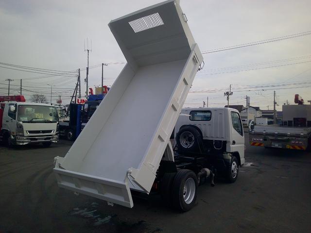キャンター ２トン　４ＷＤ　低床　ダンプ　３方開　４ナンバー　積載２０００ｋ（7枚目）