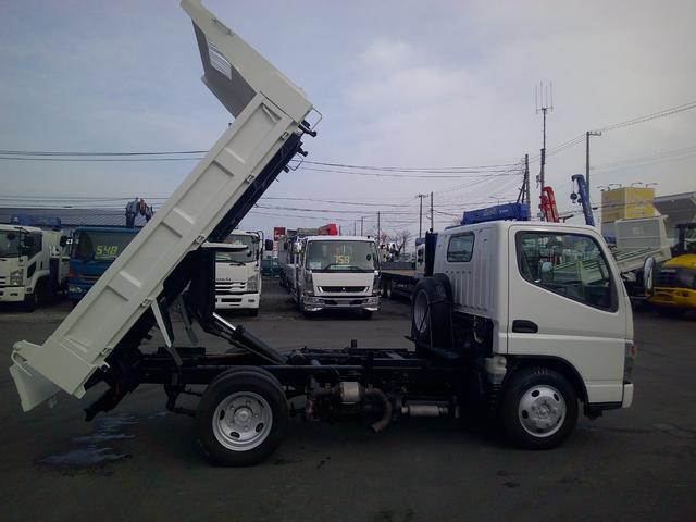 キャンター ２トン　４ＷＤ　低床　ダンプ　３方開　４ナンバー　積載２０００ｋ（8枚目）
