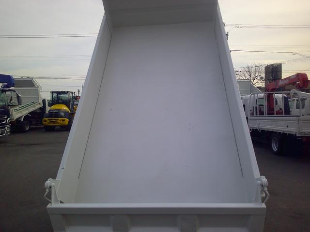 キャンター ２トン　４ＷＤ　低床　ダンプ　３方開　４ナンバー　積載２０００ｋ（9枚目）