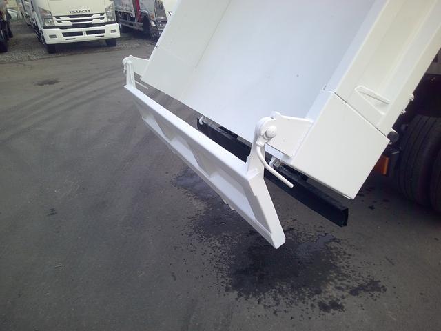 キャンター ２トン　４ＷＤ　低床　ダンプ　３方開　４ナンバー　積載２０００ｋ（11枚目）