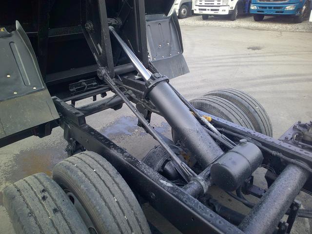 キャンター ２トン　４ＷＤ　低床　ダンプ　３方開　４ナンバー　積載２０００ｋ（15枚目）