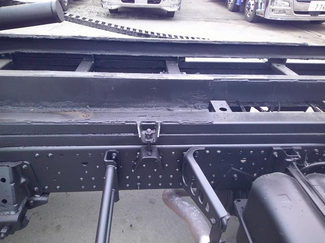 エルフトラック ３トン　４ＷＤ　ワイドロング　搬送車　スライドローダー　乗用車運搬車　オートマ　ウインチ　リモコン　積載３０００ｋ　荷台内寸長さ５５０センチ　幅２０６センチ（16枚目）