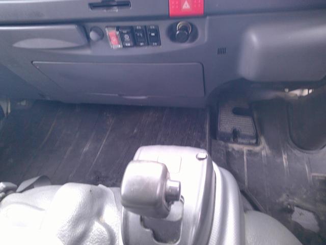 エルフトラック ２トン　４ＷＤ　箱車　アルミバン　積載１７００ｋ　荷台内寸長さ４５０センチ　幅１８０センチ　高さ１９５センチ　オートマ（11枚目）