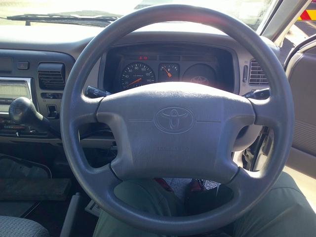 タウンエーストラック シングルジャストローＤＸ　４ＷＤ　ディーゼル　エアコン　パワステ　４ナンバー　積載７５０ｋ（12枚目）