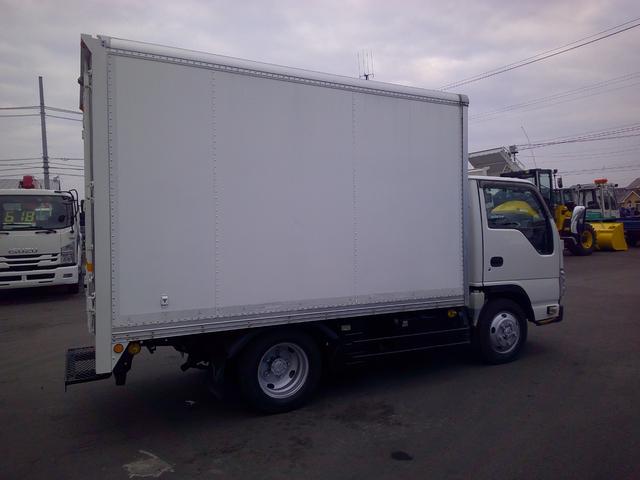 エルフトラック １．５トン　４ＷＤ　箱車　アルミバン　オートマ　積載１５００ｋ　車輌総重量４３６５ｋ　荷台内寸長さ３１９センチ　幅１８１センチ　高さ１８４センチ（8枚目）